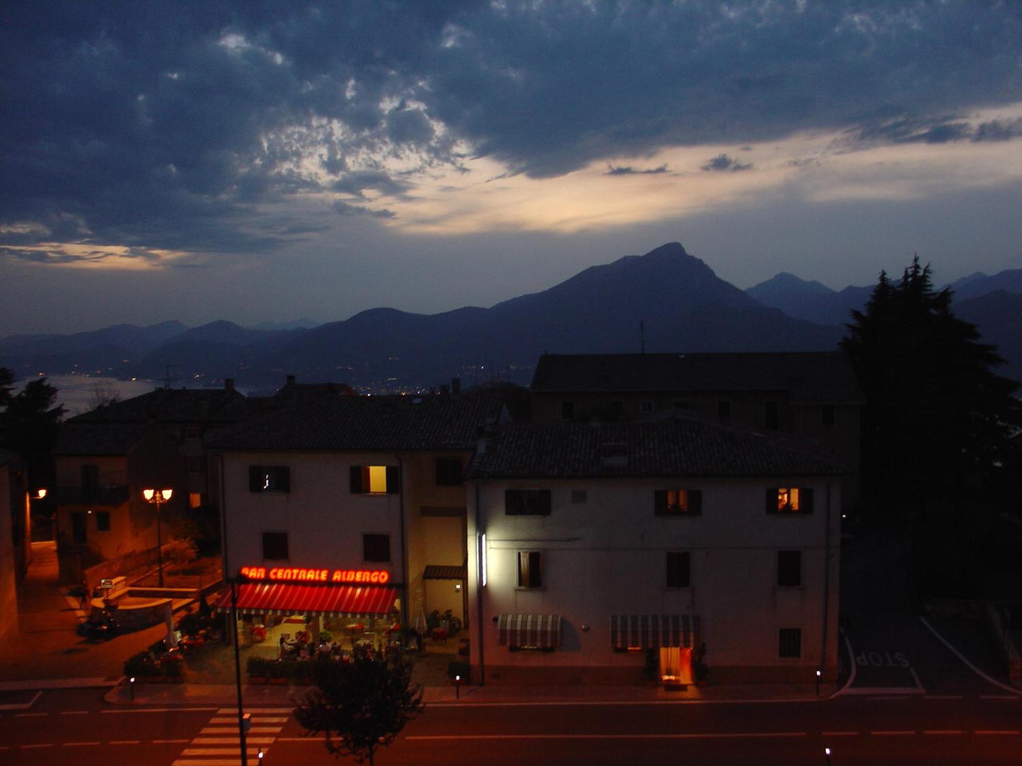 Albergo Centrale San Zeno di Montagna Exterior photo