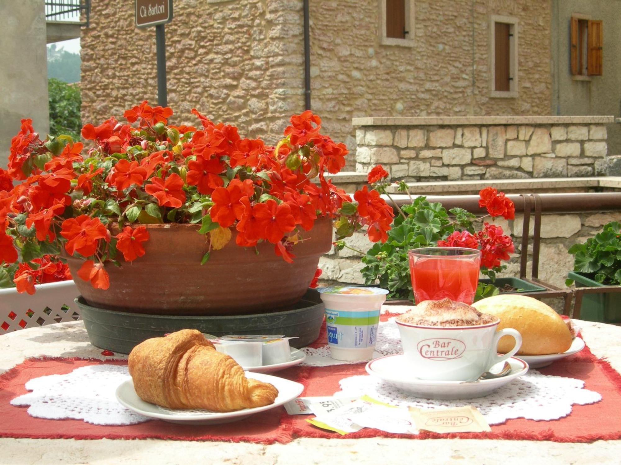 Albergo Centrale San Zeno di Montagna Exterior photo