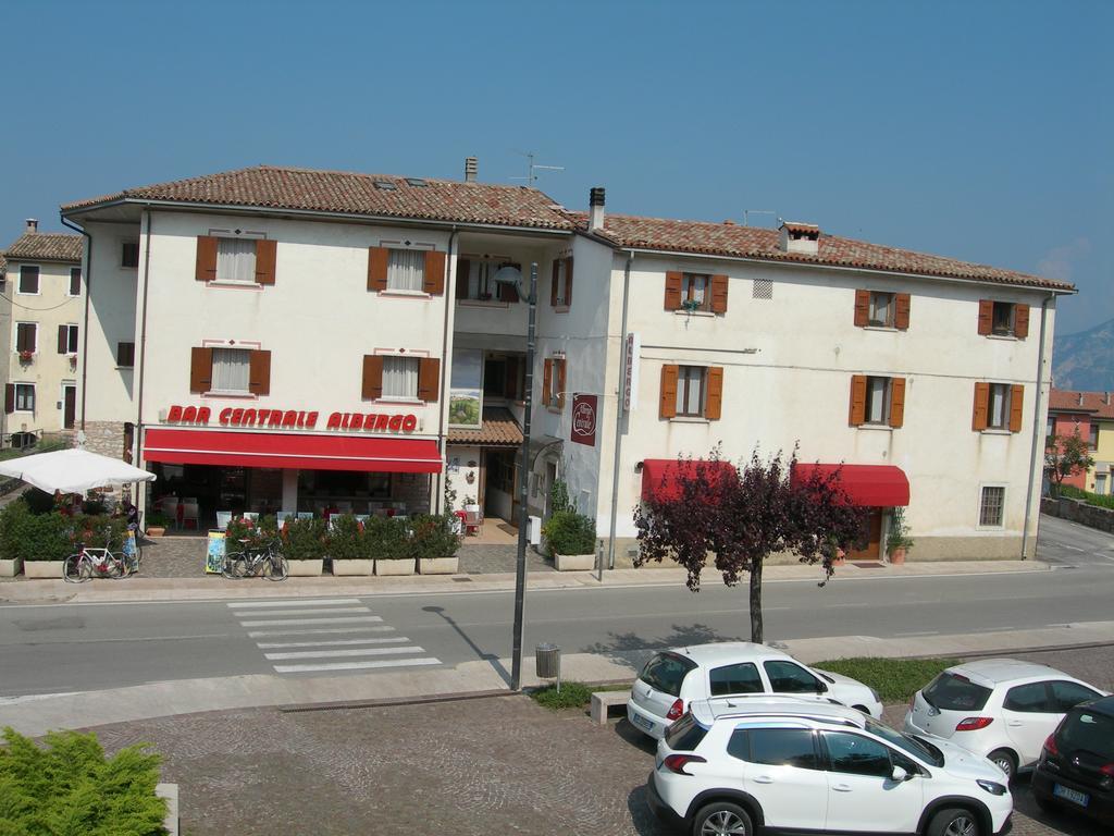 Albergo Centrale San Zeno di Montagna Exterior photo