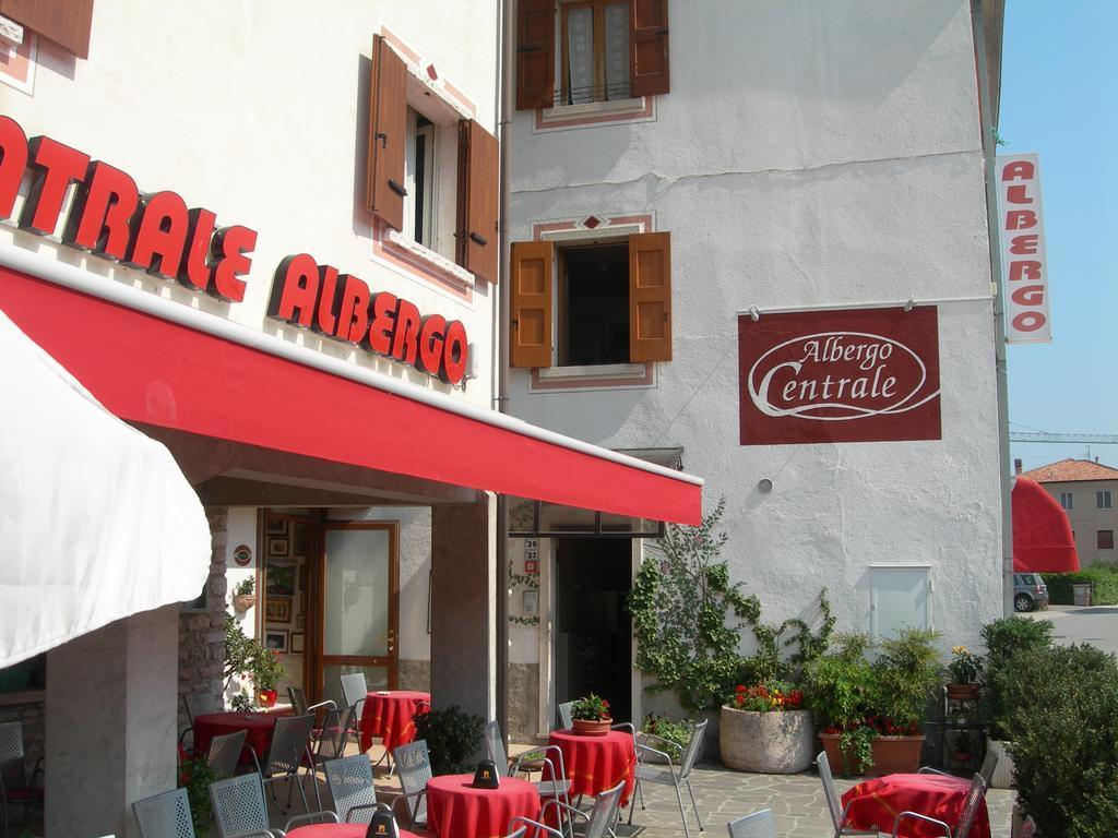 Albergo Centrale San Zeno di Montagna Exterior photo